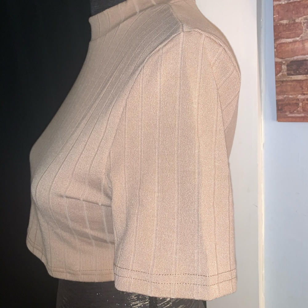 Ribbed Mock Neck Crop Top - Picture 3 of 5